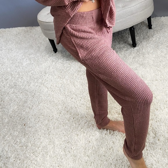 DREAM STATE Jogger in Dark Rose - Picture 2 of 4